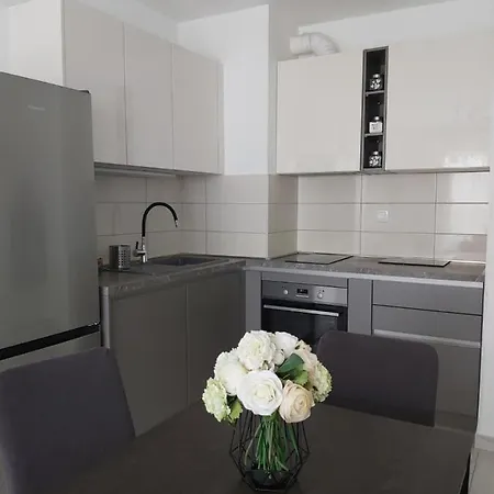 Ana Iadera With Balcony And Parking 扎达尔