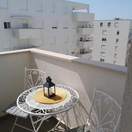 Ana Iadera With Balcony And Parking 扎达尔