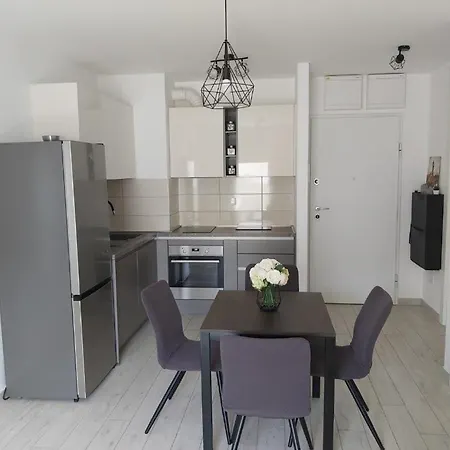 Apartment Ana Iadera With Balcony And Parking *