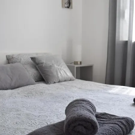 Ana Iadera With Balcony And Parking Apartment *