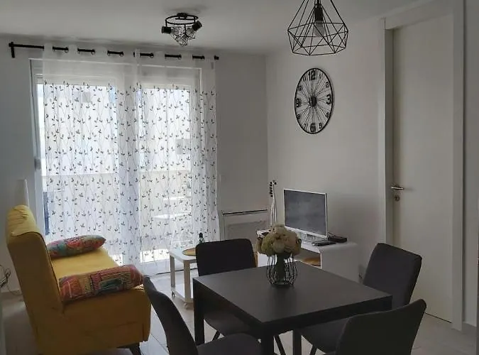 Διαμέρισμα Ana Iadera With Balcony And Parking Ζαντάρ